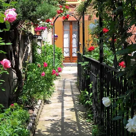 La Nara Hotel 2*